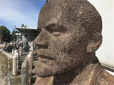 Wladimir Iljitsch Lenin - Statue (3er Denkmal)- Granit