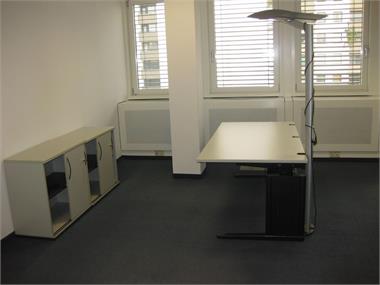 Rauminhalt Büro, Schreibtisch, Sideboards, Schränke