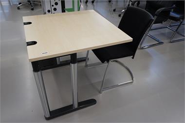 Kombination Schreibtisch und Stuhl