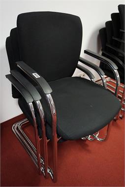 4 Freischwinger Stühle  Schwarz, Stapelstühle